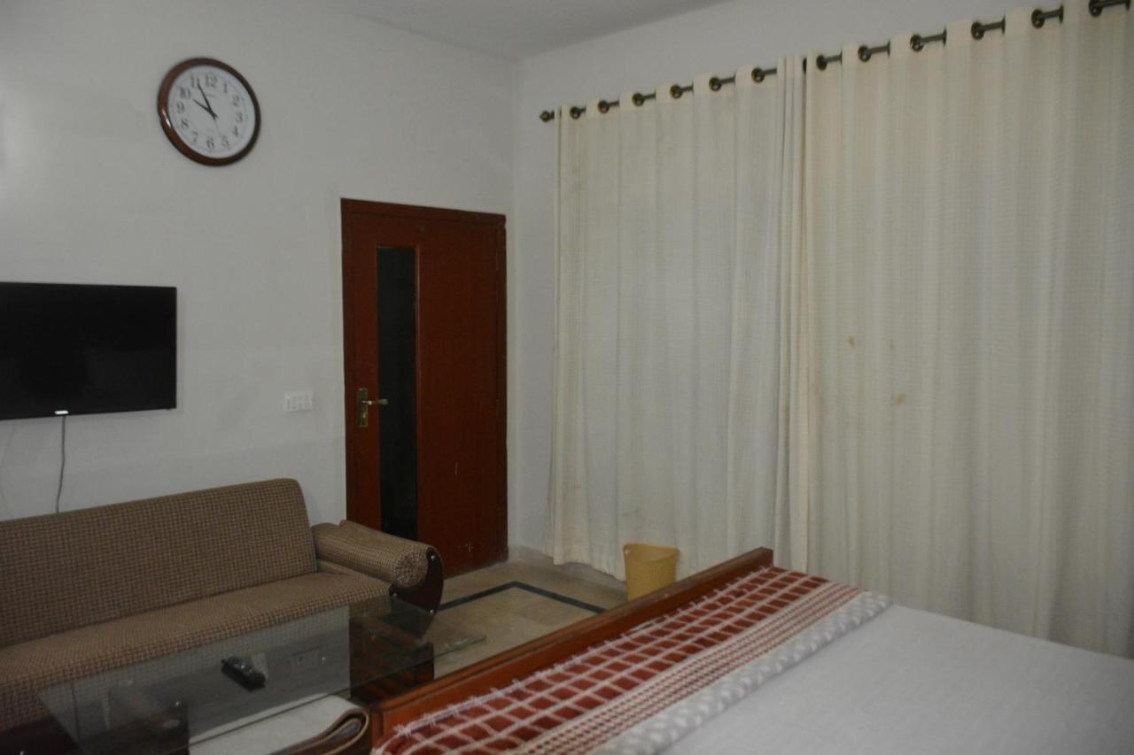 Hotel The Travelers Den Islamabad Exterior foto