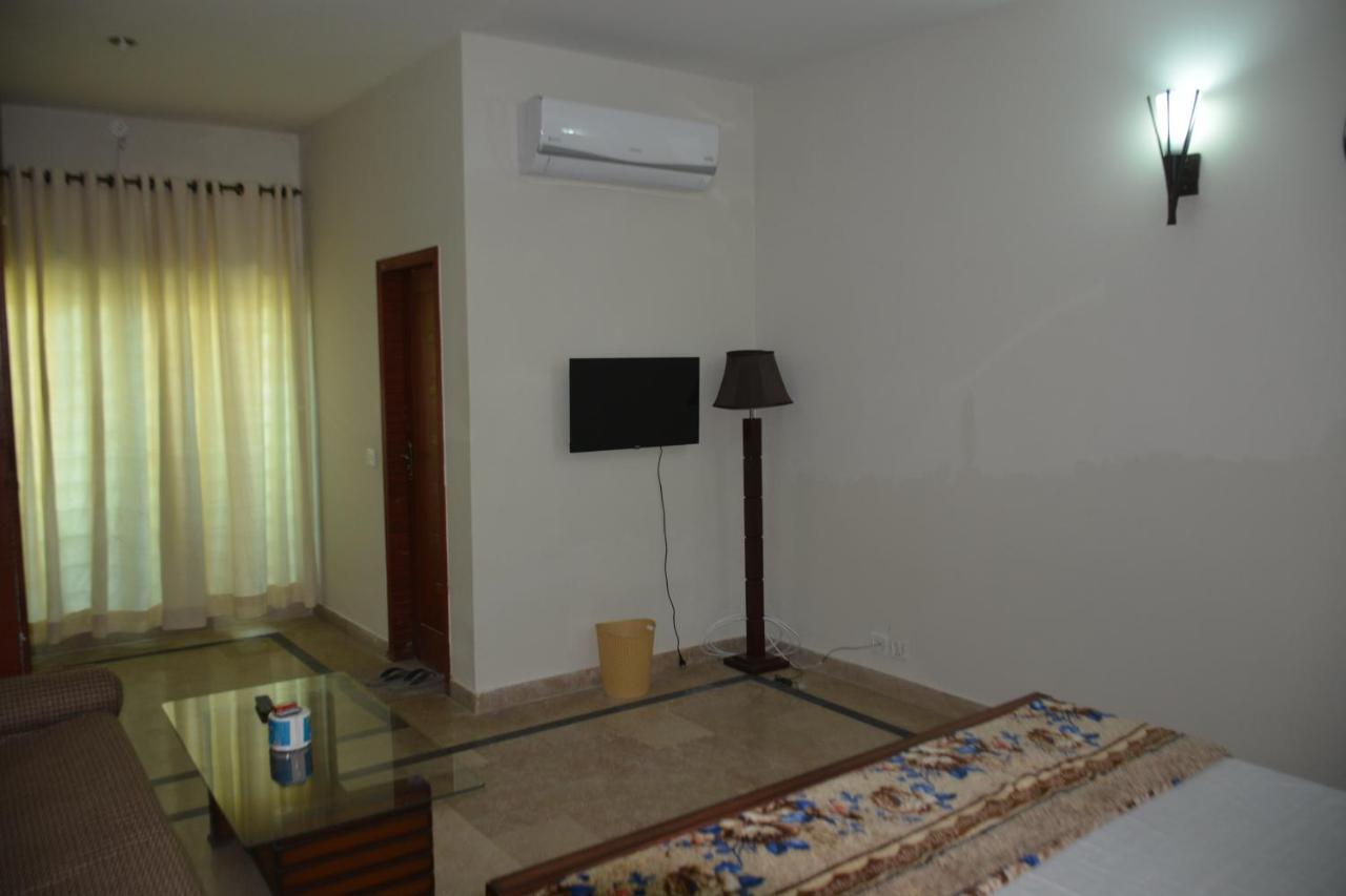 Hotel The Travelers Den Islamabad Exterior foto